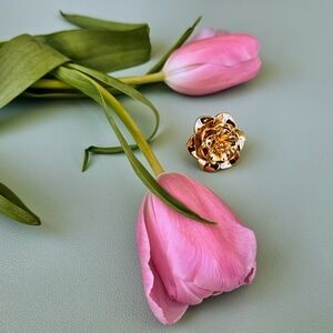 Gold Circular Floral Brooch